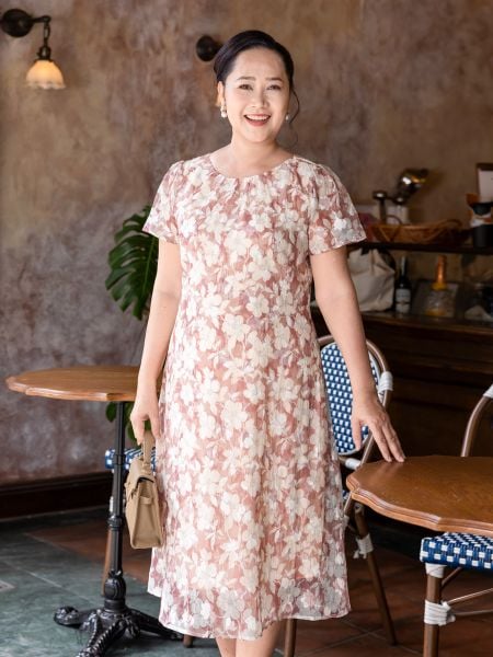  Hạnh Đầm suông cổ tròn xếp li, tay ngắn, trẻ trung 5606/5.227 