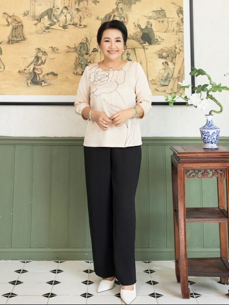  Áo Hạnh cổ tròn thêu hoa hồng, tay lửng 2472/4.575 