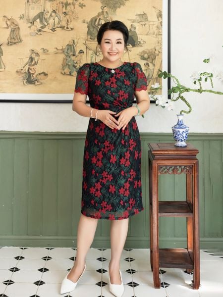  Đầm Hạnh cổ tròn ren 3D, eo xếp cách điệu, tay ngắn 