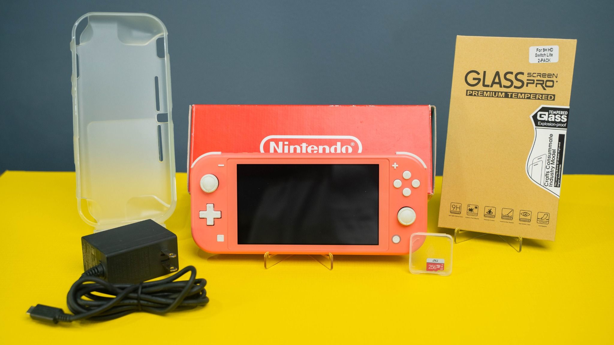 Switch lite、ソフト2本（Stray、ファイアーエムブレム風花雪月）