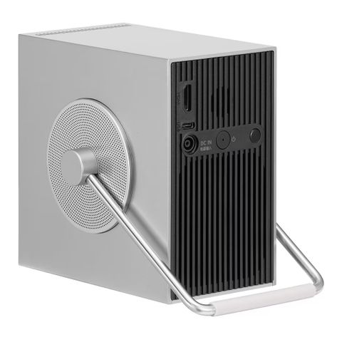  Máy chiếu xách tay LG CineBeam Q 4K UHD 