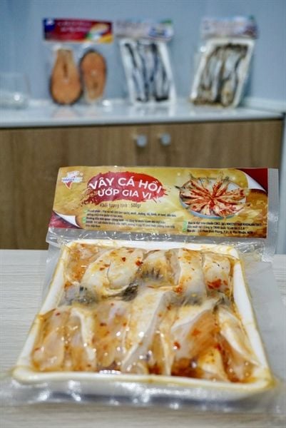  Vây Cá Hồi Ướp Gia Vị (khay 500gr) 