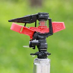 Béc Tưới Cánh Đập Màu Đen Cam Phun Xoay 360° DN15 (1/2 Inch)