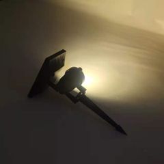 Đèn bãi cỏ năng lượng mặt trời chiếu sáng sân vườn, bãi cỏ, cây cảnh