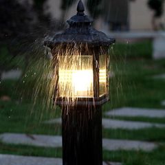 Đèn Trang Trí Sân Vườn Đẹp Mái Chóp Bằng Nhôm Có Chân Đế Liền