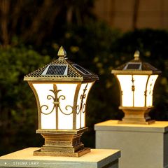 Đèn LED Trụ Cổng Năng Lượng Mặt Trời Liền Thể Mái Chóp Hoa Văn Nhọn Màu Vàng Đồng