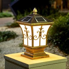 Đèn LED Trụ Cổng Năng Lượng Mặt Trời Liền Thể Mái Chóp Hoa Văn Nhọn Màu Vàng Đồng