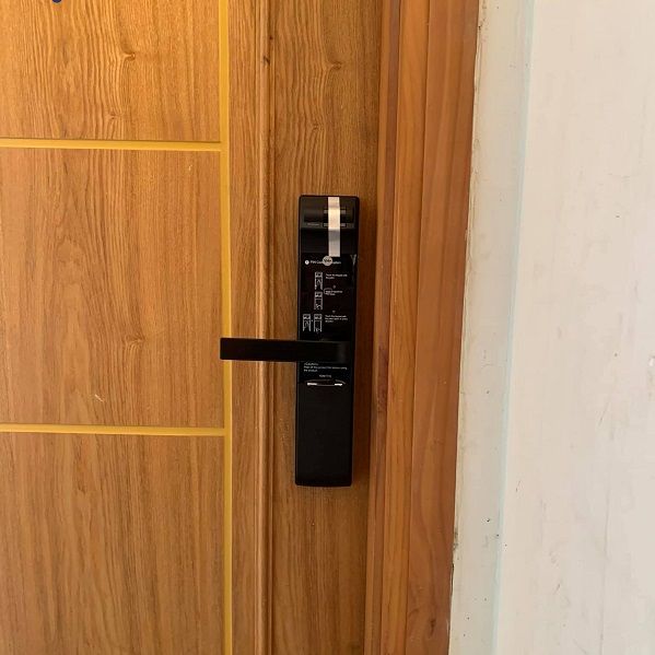 Khóa cửa vân tay Yale YDM7116A MB