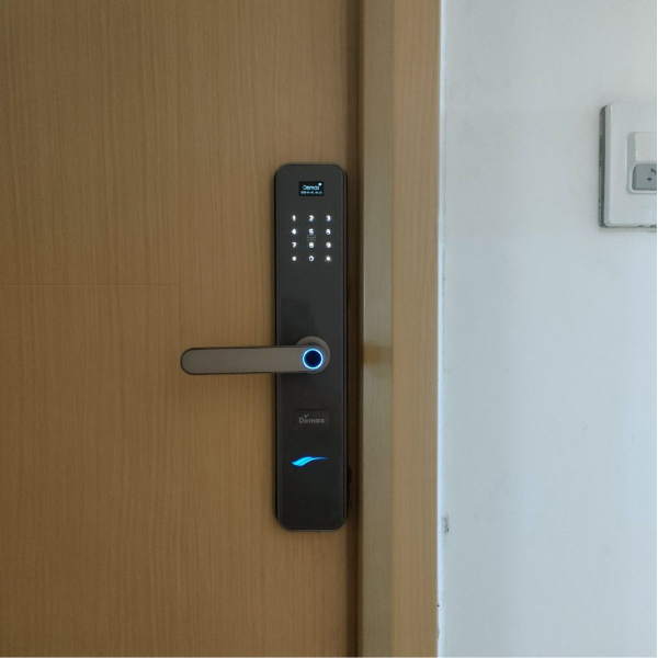  Khóa Cửa Vân Tay Thông Minh Demax SL630 GB APP 