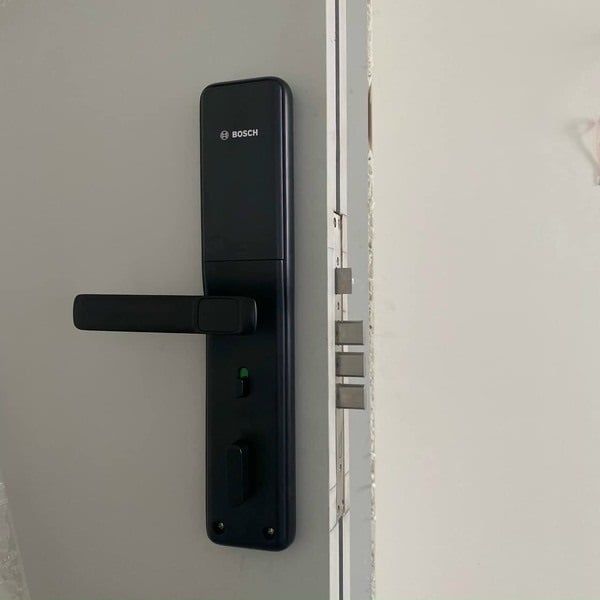 Khóa Cửa Vân Tay Bosch ID 30BKB - Màu Đen