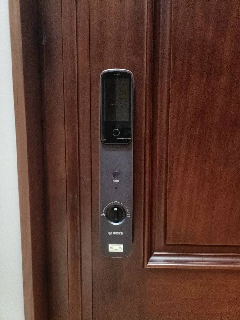 Khóa Cửa Nhận Diện Khuôn Mặt Bosch EL800VF