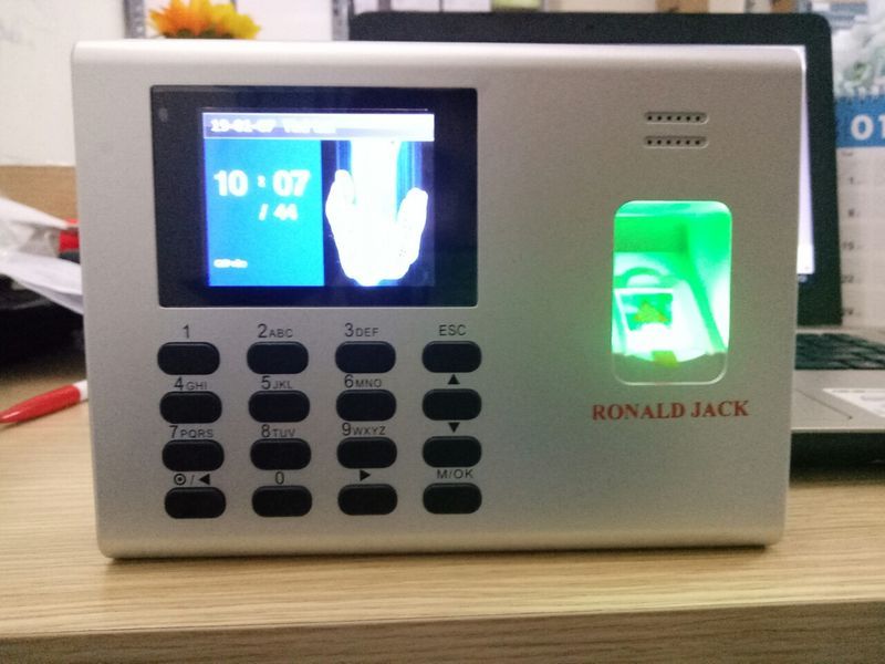Máy chấm công vân tay RONALD JACK RJ1300