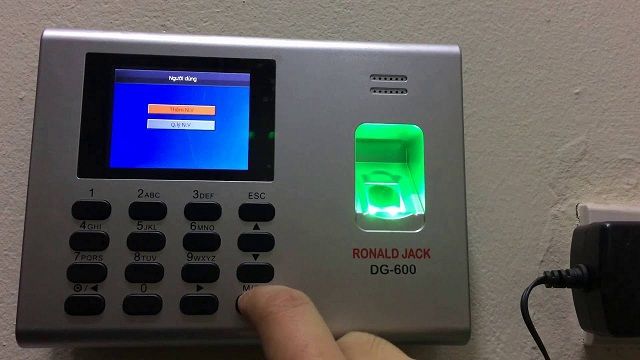 Máy chấm công vân tay RONALD JACK DG600