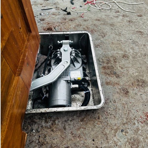 Motor Cổng Âm Sàn Roger R21/351 230v 800kg  Italia