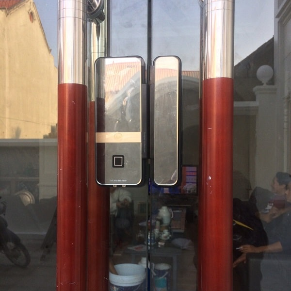 Khóa Vân Cửa Kính YALE YDG 413A