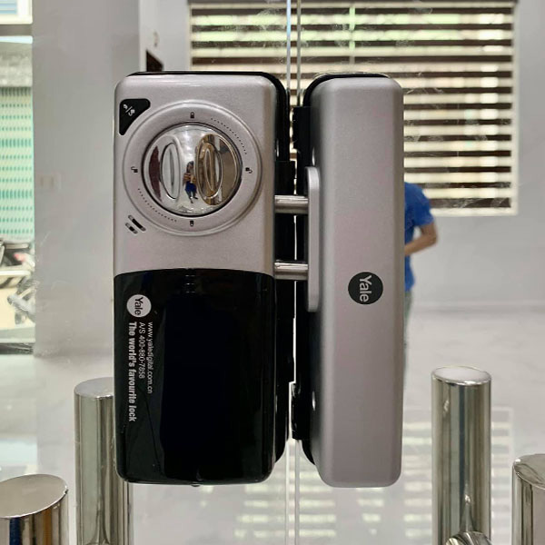 Khóa Vân Cửa Kính YALE YDG 413A