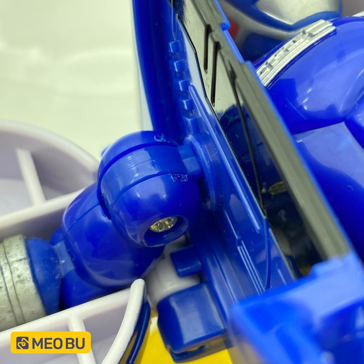 Rô bốt Deka Blue - Biến hình từ máy bay