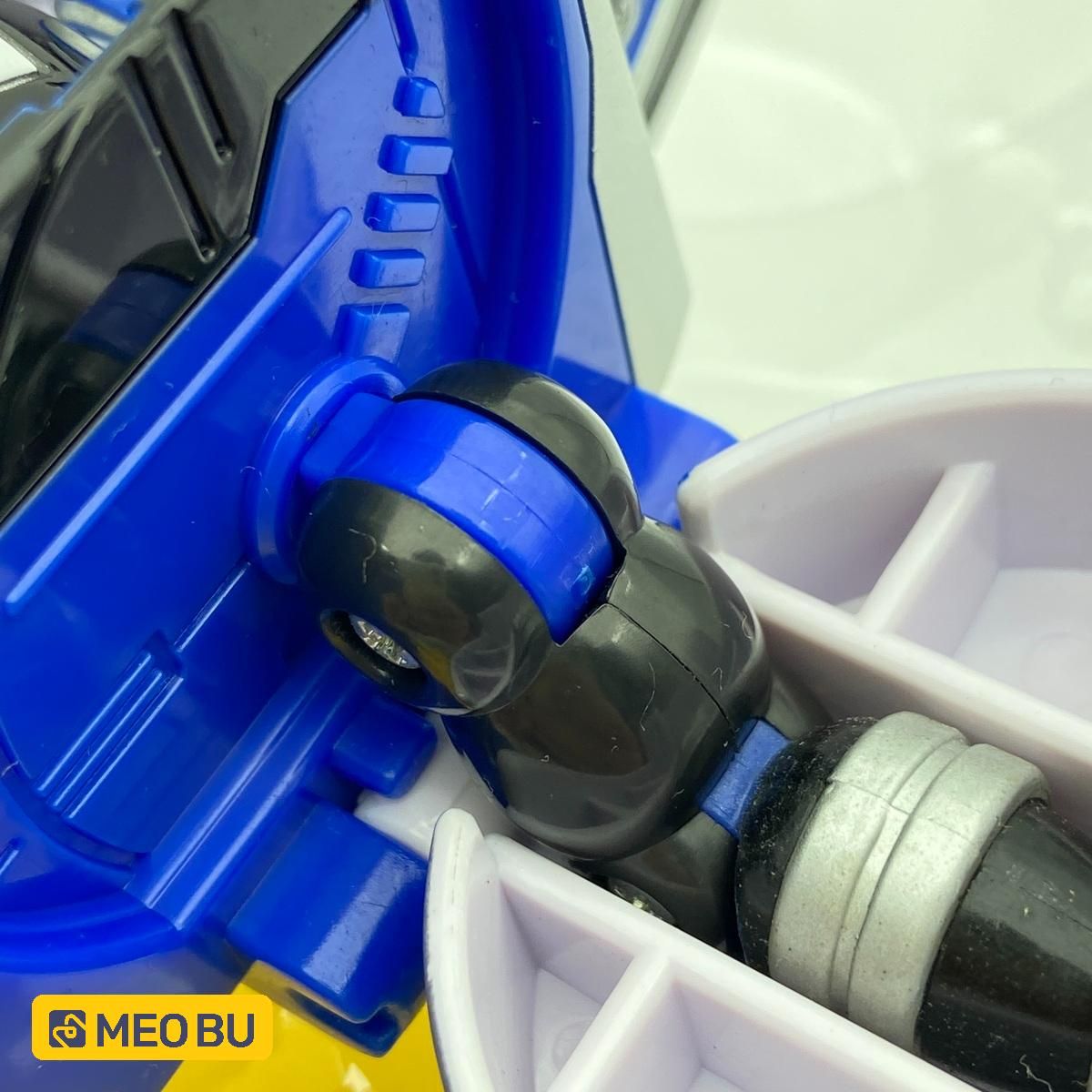 Rô bốt Deka Blue - Biến hình từ máy bay
