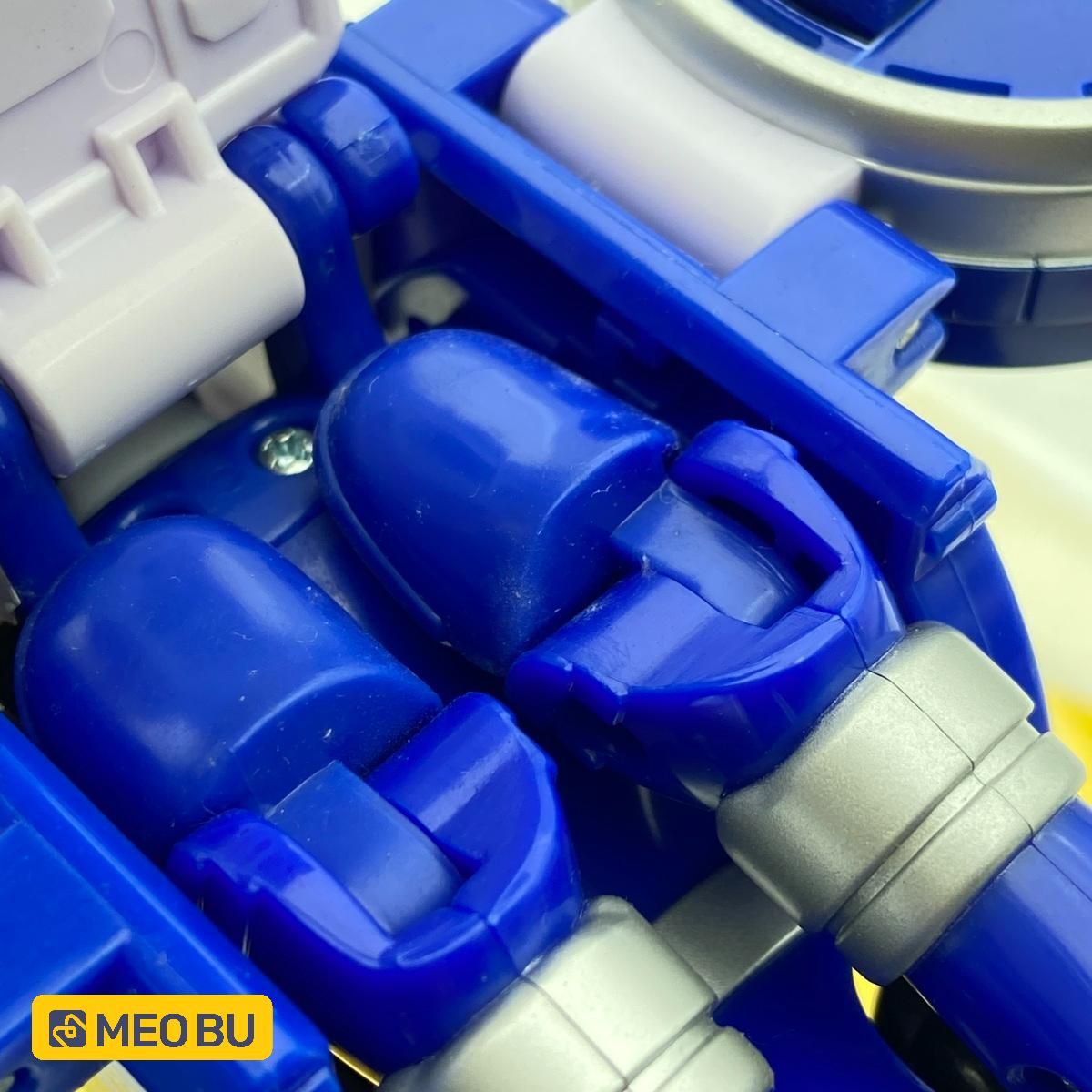 Rô bốt Deka Blue - Biến hình từ máy bay