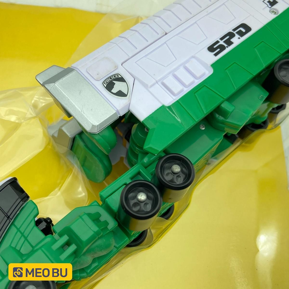 Rô bốt Deka Green - Biến hình từ xe tải