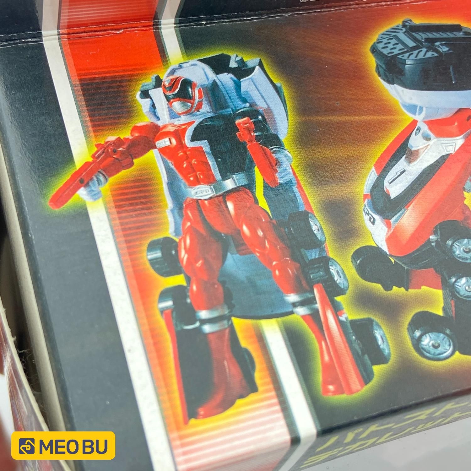 Rô bốt Deka Đỏ - Biến hình từ xe đua