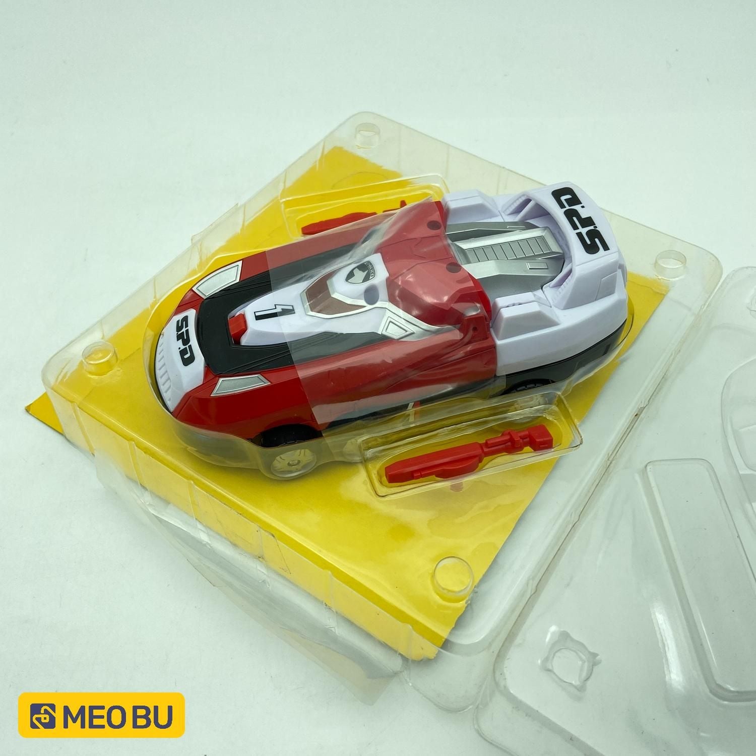 Rô bốt Deka Đỏ - Biến hình từ xe đua