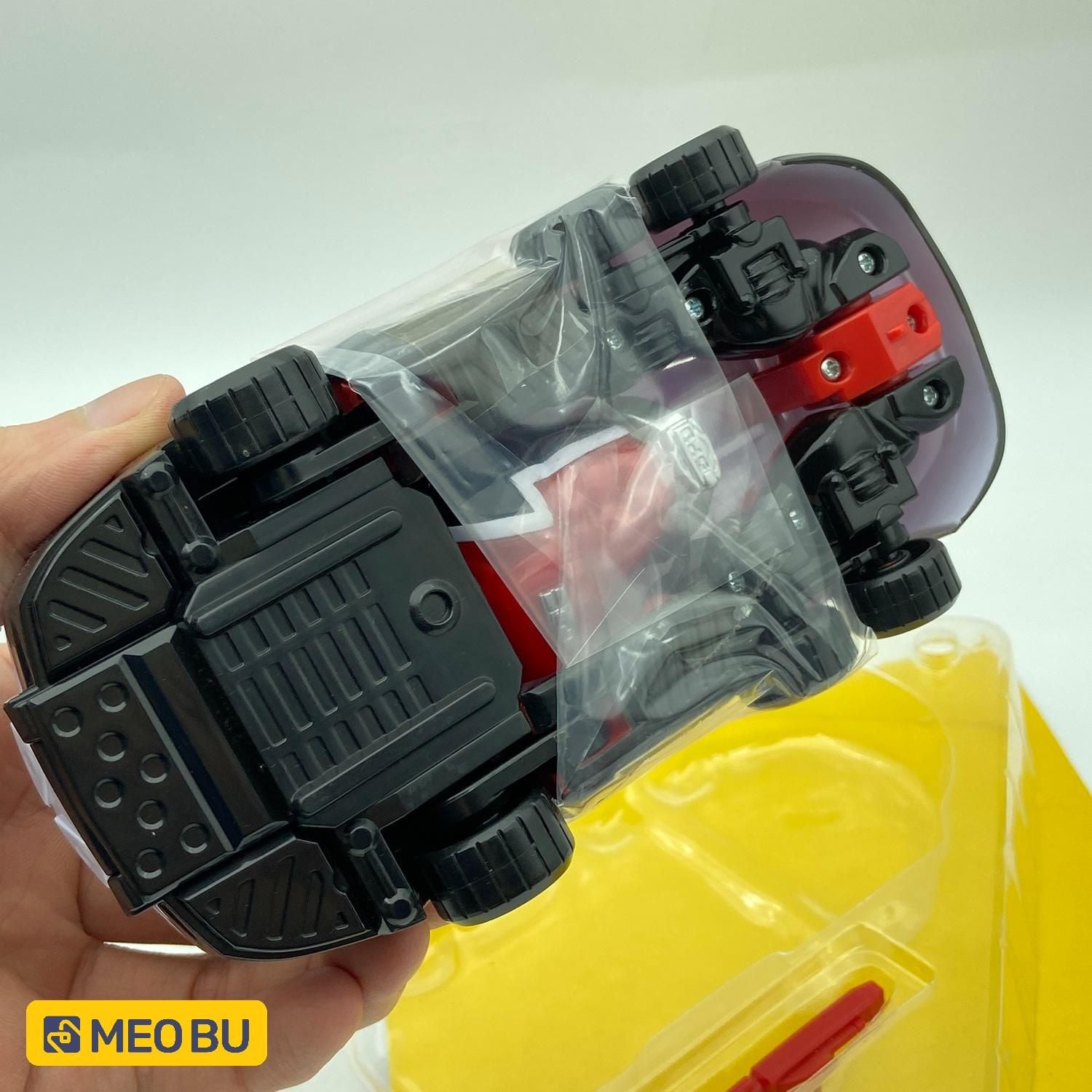 Rô bốt Deka Đỏ - Biến hình từ xe đua