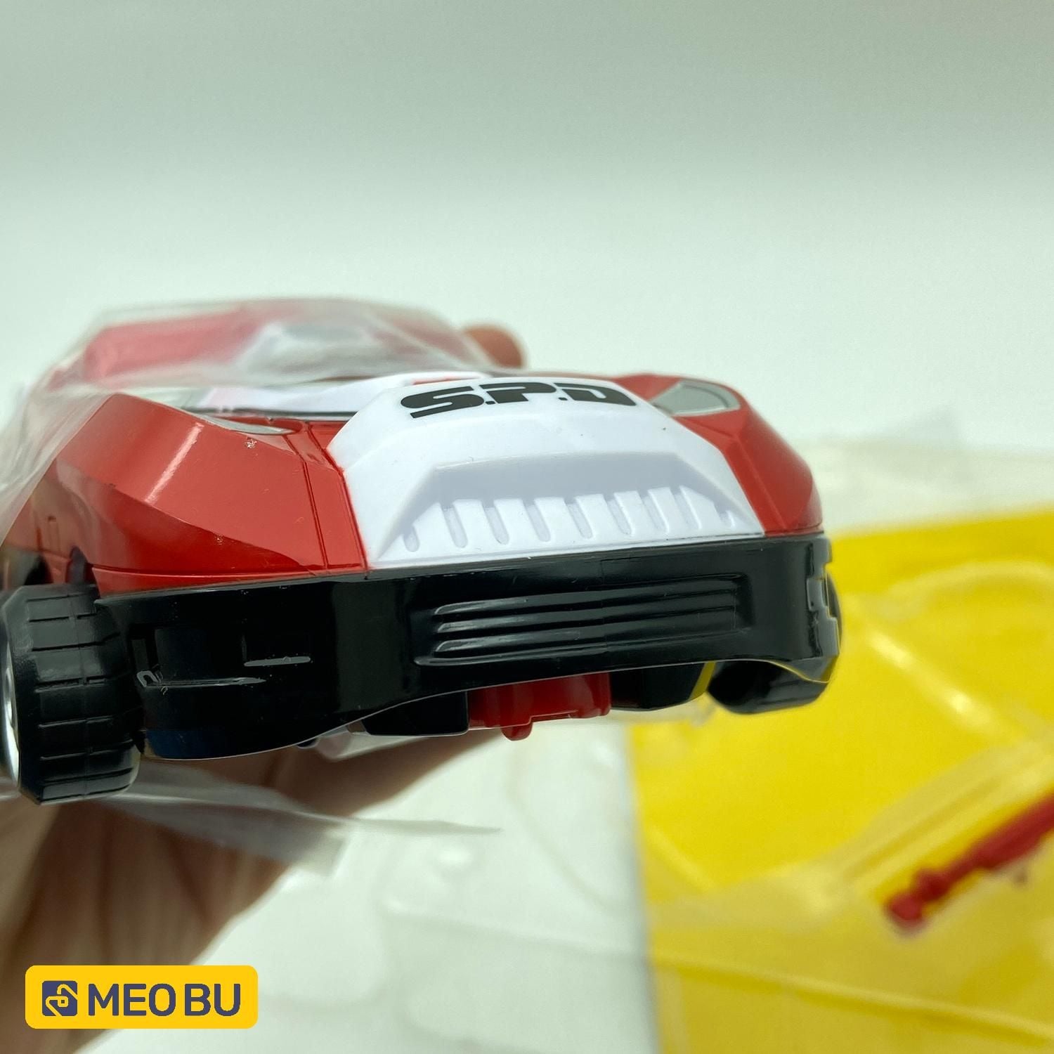 Rô bốt Deka Đỏ - Biến hình từ xe đua