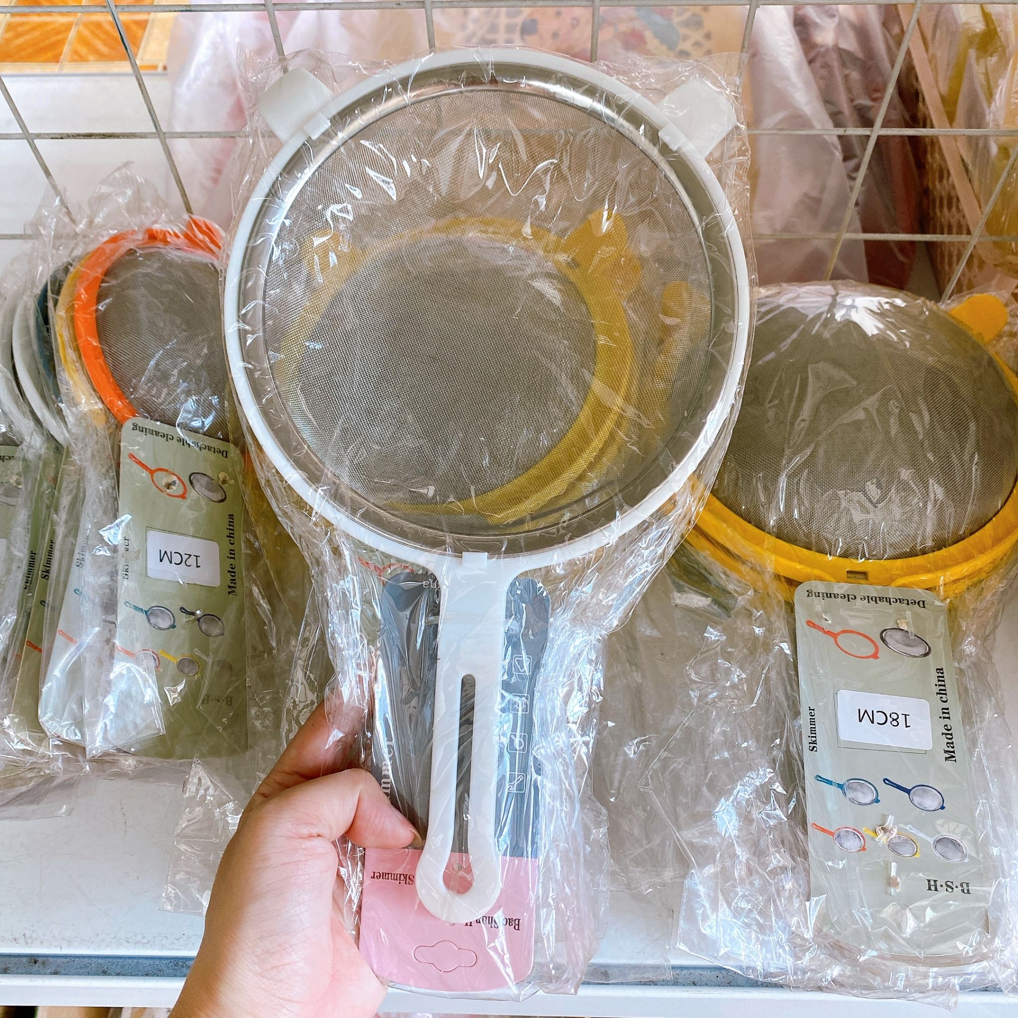 RÂY LỌC/ RÂY BỘT INOX CÓ TAY CẦM SIZE TỪ 9CM ĐẾN 18CM – BakeNabi