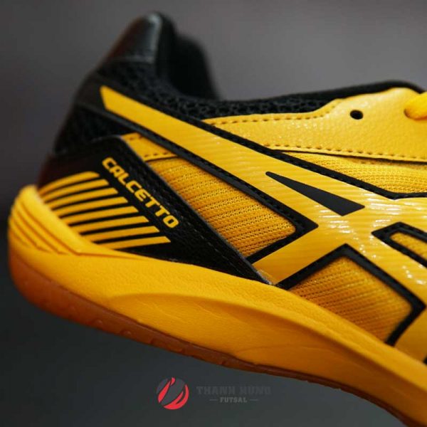 ASICS CALCETTO WD 7 IC – TST334-0404 – VÀNG/ ĐEN