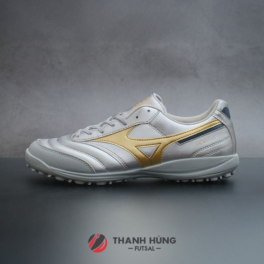 MIZUNO MORELIA SALA PRO TF – Q1GB251304 – BẠC/VÀNG