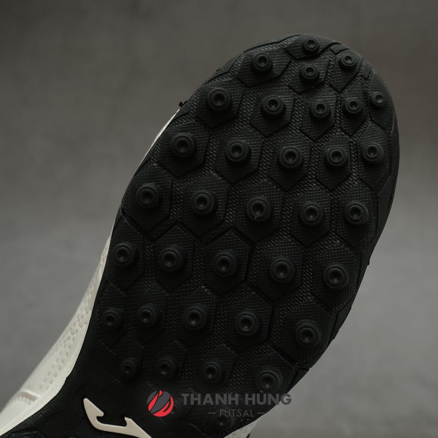 GIÀY ĐÁ BÓNG CỎ NHÂN TẠO JOMA KANGAROO MORIENTES TF 2202 TRẮNG/ĐEN