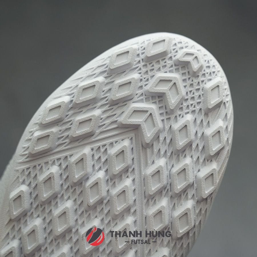 KAMITO ARTISTA PRO TF - KMTF240355 - TRẮNG/ĐỎ