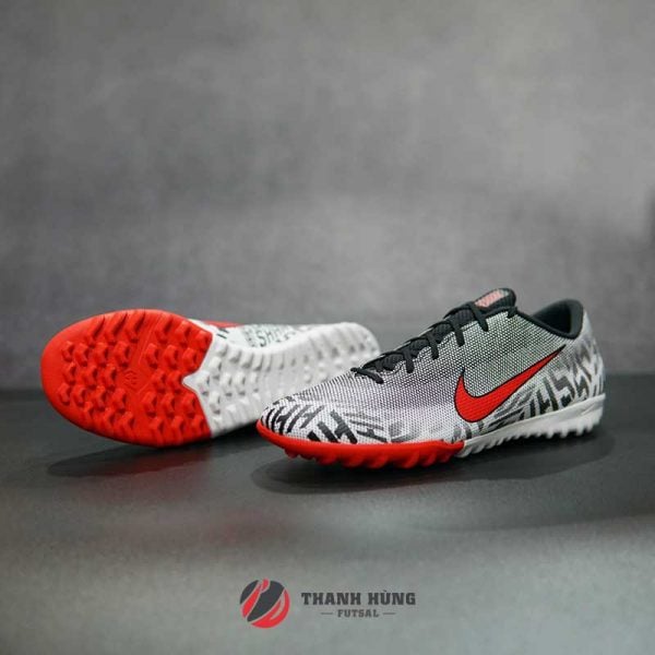 NIKE MERCURIAL VAPOR 12 ACADEMY NJR TF – AO3121-170 – TRẮNG/ ĐỎ/ ĐEN