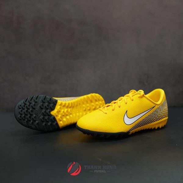 NIKE MERCURIAL JR VAPOR 12 ACADEMY NJR TF AO9476 710 VANG Giay b Giay a banh chinh hang