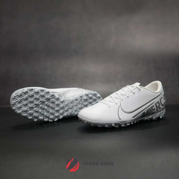 NIKE MERCURIAL VAPOR 13 ACADEMY TF AT7996 100 TR NG XAM Giay bo Giay a banh chinh hang
