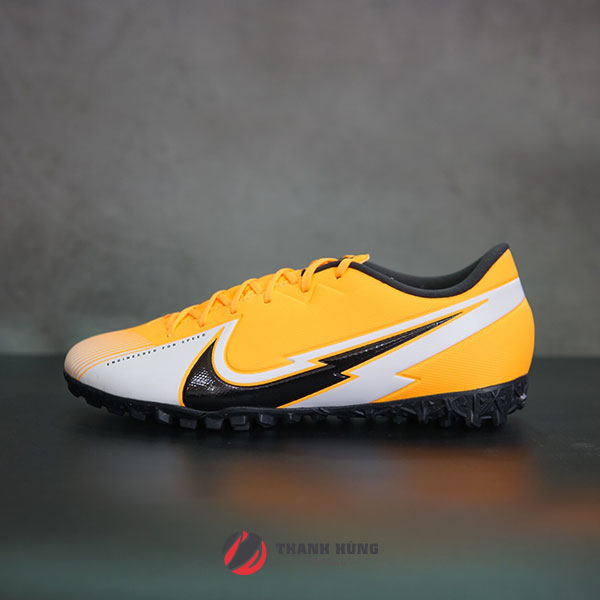 NIKE MERCURIAL VAPOR 13 ACADEMY TF – AT7996-801 – VÀNG CAM/ TRẮNG