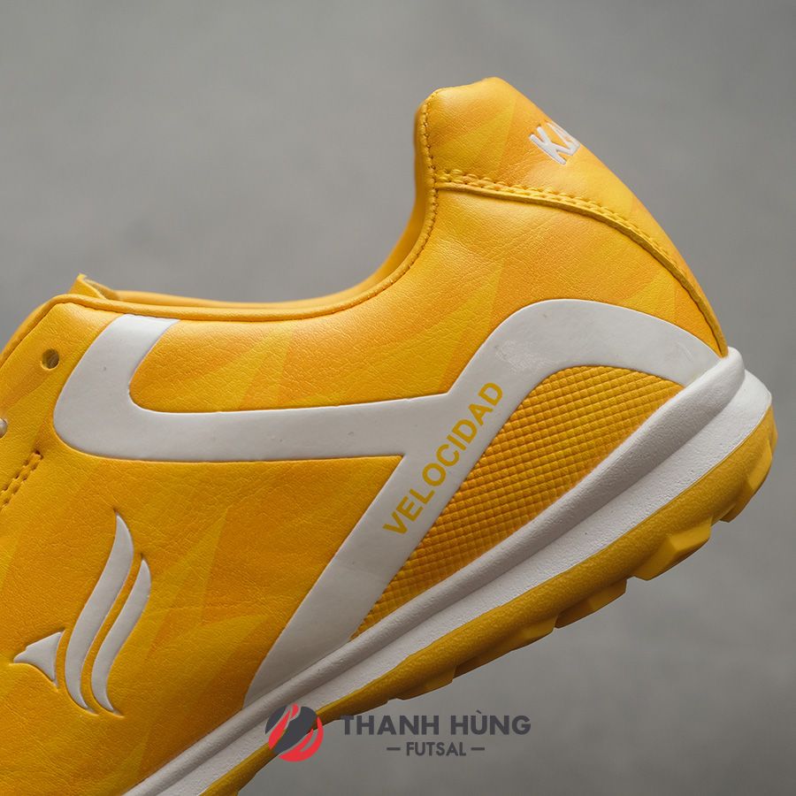 KAMITO CỎ NHÂN TẠO VELOCIDAD PLAY TF FIRE BACK - KMTF240130 - VÀNG/TRẮNG