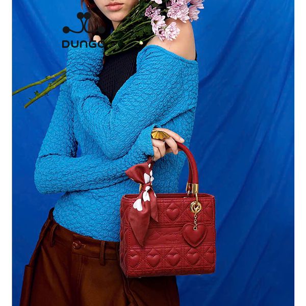  Túi Xách Quai Khăn Lụa Tim Đỏ NU1172003-02S 