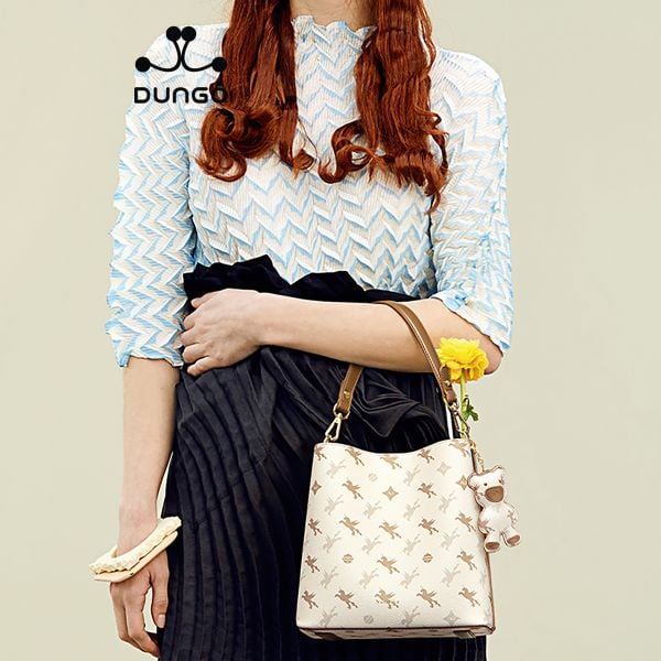  Túi Xách Bucket Nucelle Monogram Ngựa Một Sừng Kèm Charm Gấu Beige NU1172073-21 