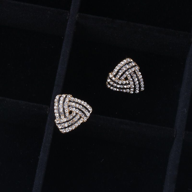 Bông Tai Tam Giác Nạm Đá- Gold