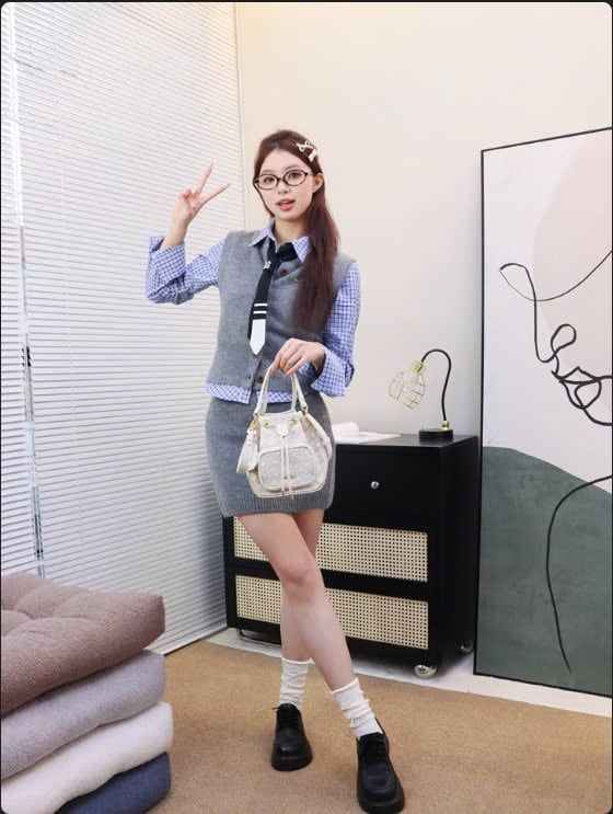 Túi Bucket Charm Ngựa NU1172242-48 Trắng Kem
