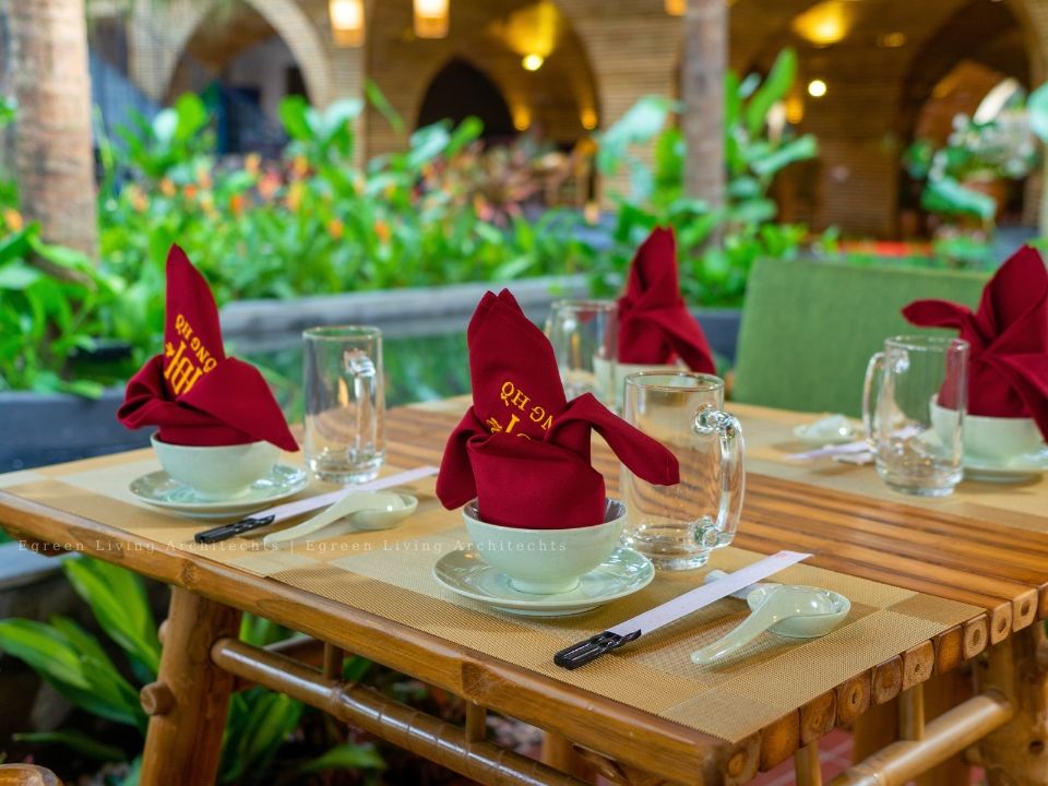  Thi công không gian nhà hàng, khách sạn, hầm rựu và resort 