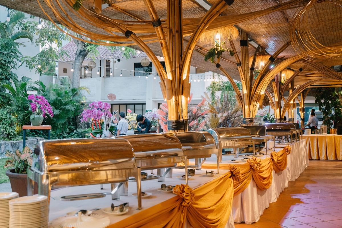 Thi công không gian nhà hàng, khách sạn, hầm rựu và resort 