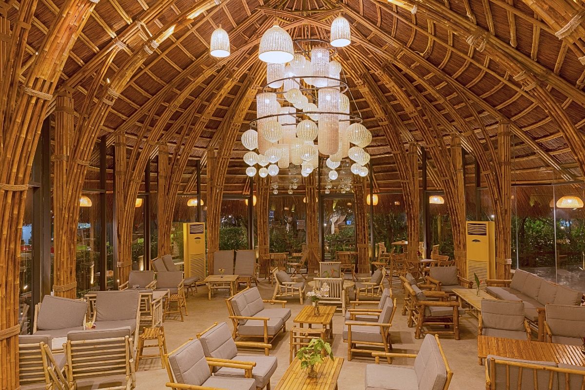  Thi công không gian nhà hàng, khách sạn, hầm rựu và resort 