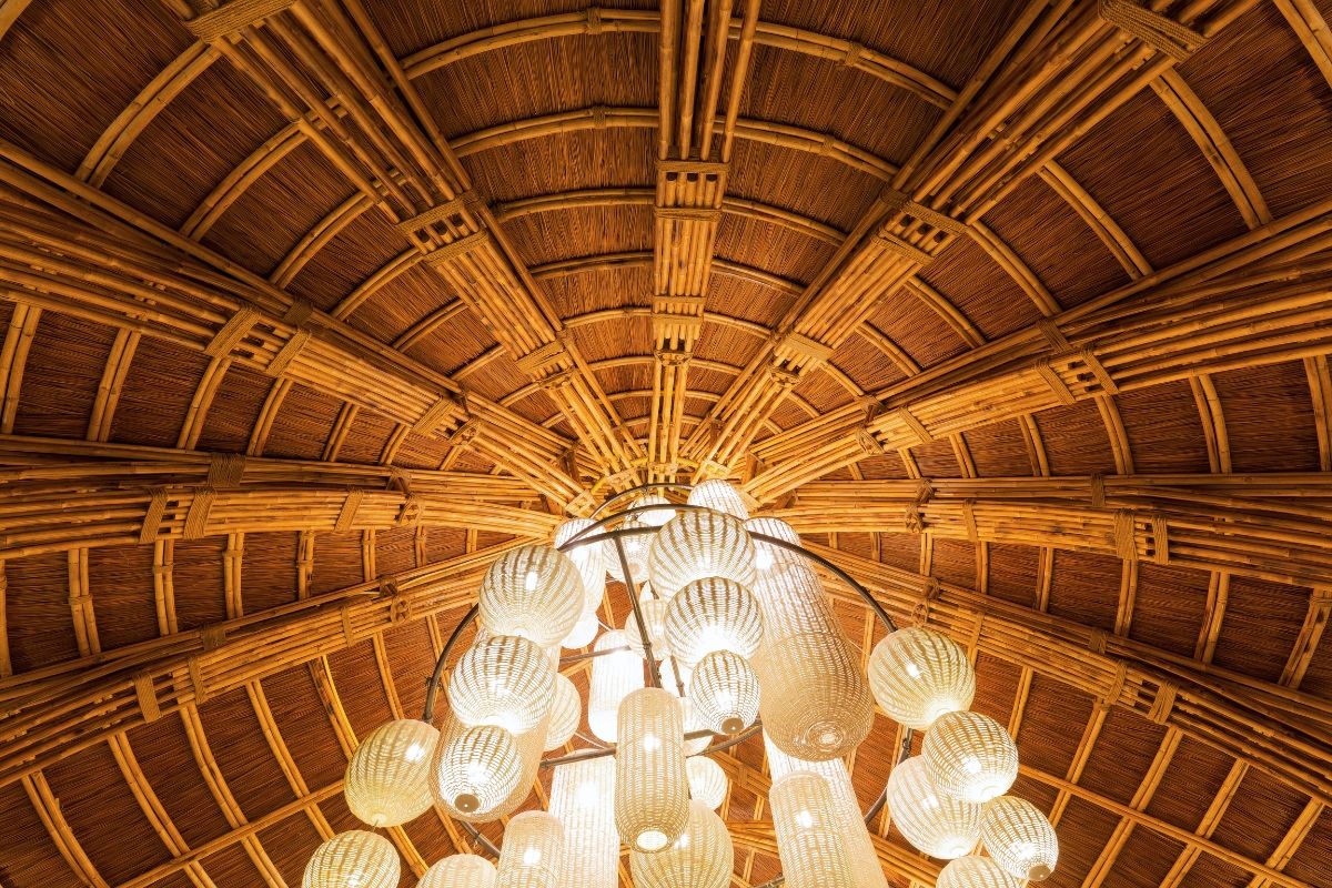  Thi công không gian nhà hàng, khách sạn, hầm rựu và resort 