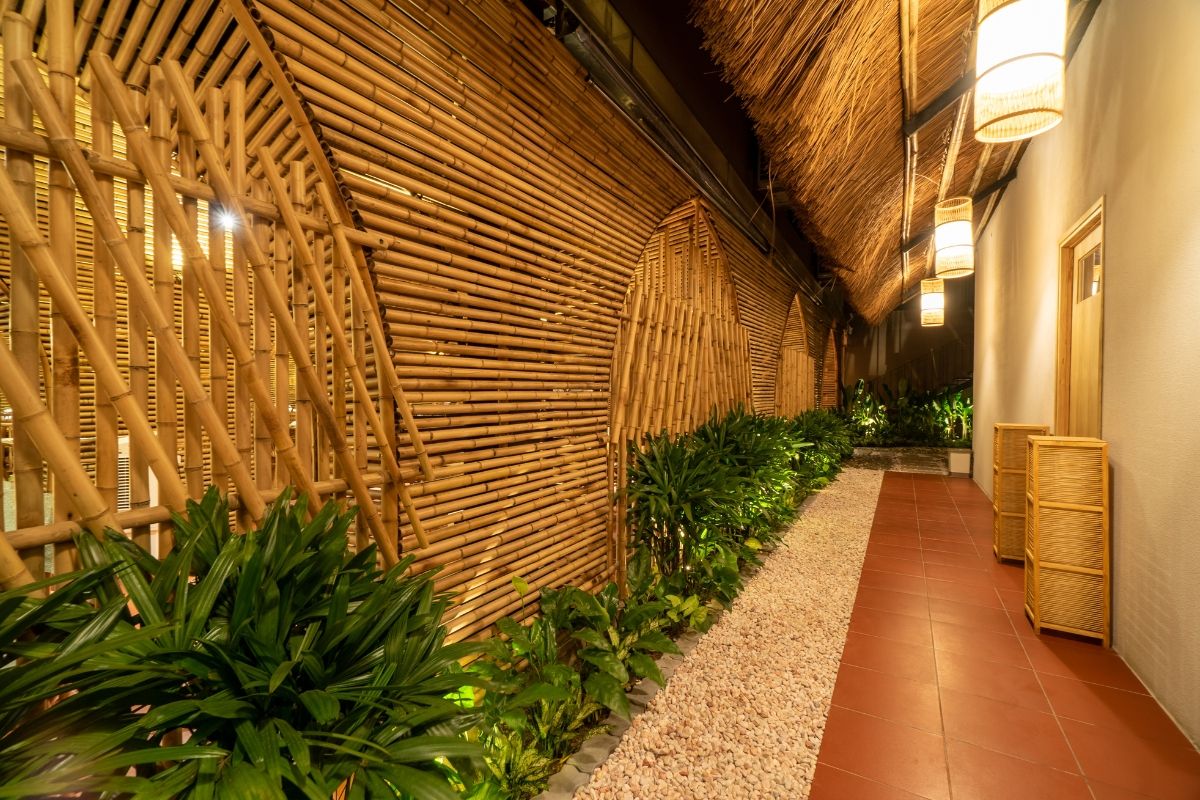  Thi công không gian nhà hàng, khách sạn, hầm rựu và resort 