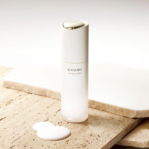 Sữa Dưỡng Da Cao Cấp Kanebo The Emulsion