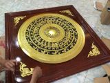 Tranh trống đồng đông sơn thúc nổi dát vàng 14k vẽ nền đen  | tranh trống đồng khung gỗ sồi KT 110x110cm