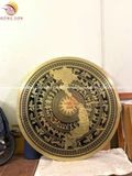 Tranh mặt trống ăn mòn bằng đồng vàng bản đồ đk 1m2